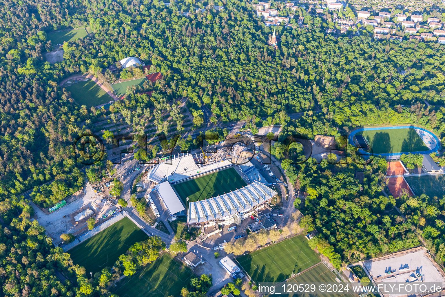 Vue oblique de Reconstruction du stade du parc animalier KSC à le quartier Innenstadt-Ost in Karlsruhe dans le département Bade-Wurtemberg, Allemagne