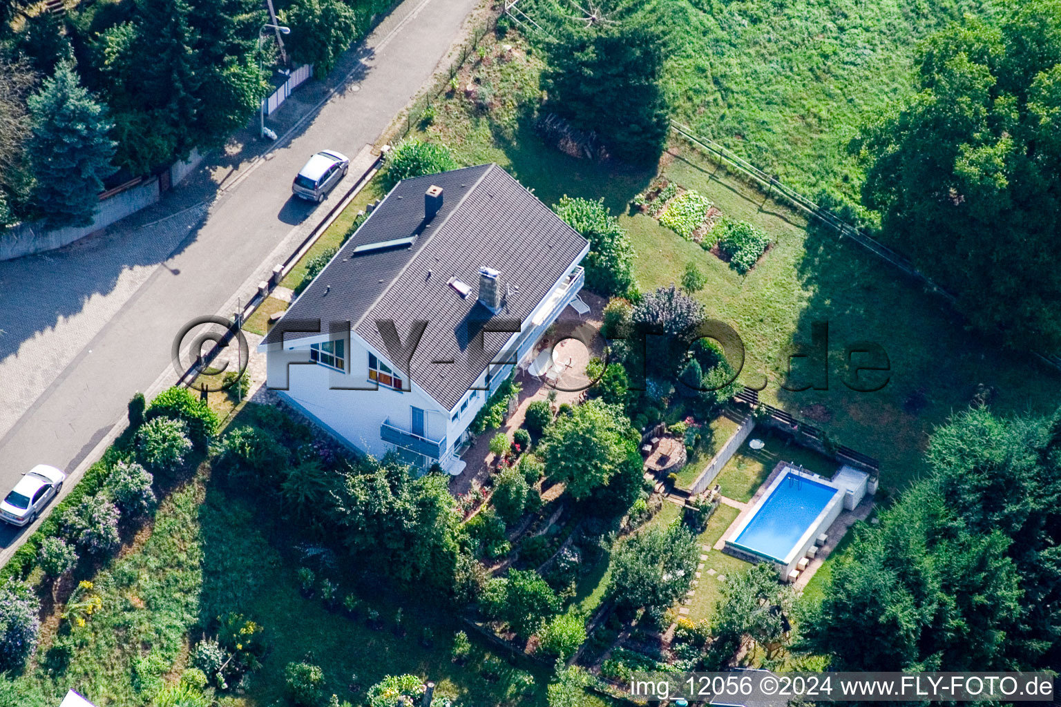 Quartier Gräfenhausen in Annweiler am Trifels dans le département Rhénanie-Palatinat, Allemagne du point de vue du drone