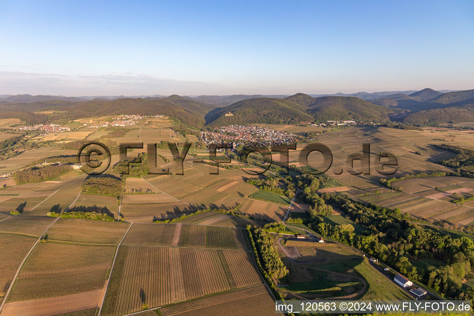 Image drone de Klingenmünster dans le département Rhénanie-Palatinat, Allemagne