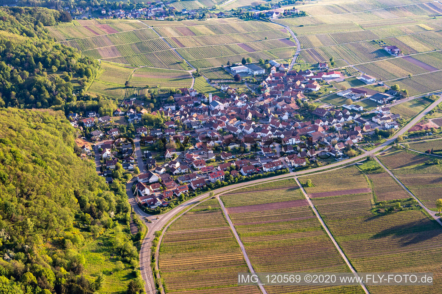 Eschbach dans le département Rhénanie-Palatinat, Allemagne du point de vue du drone