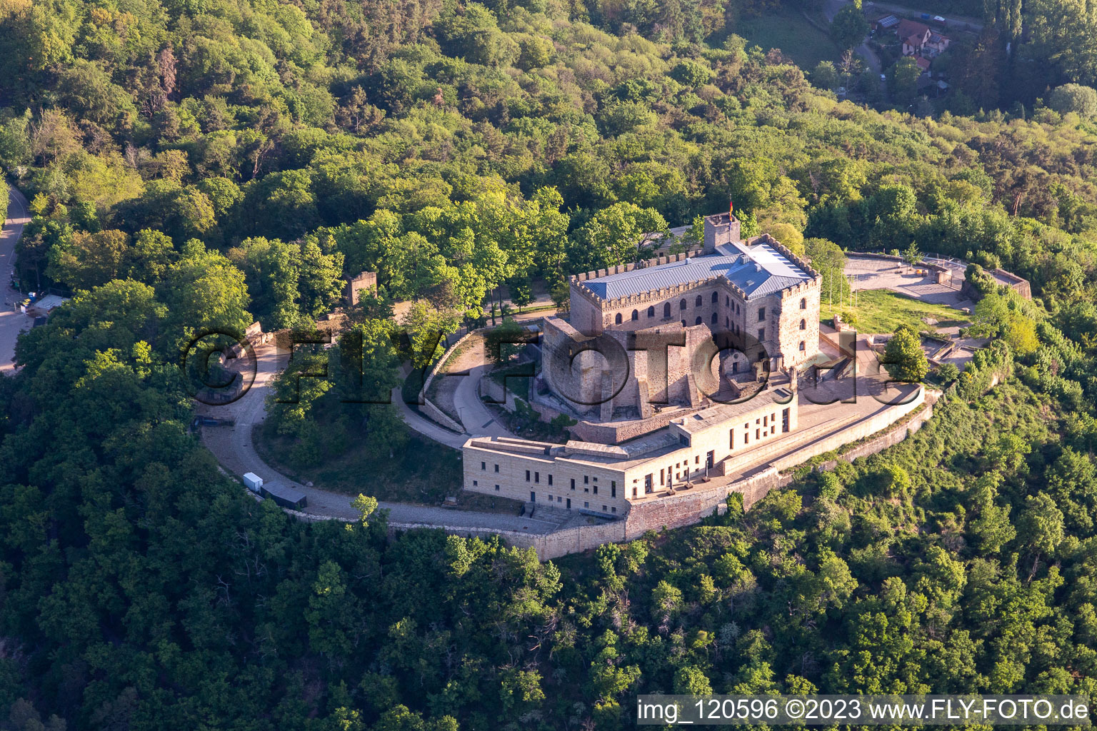 Château de Hambach à le quartier Diedesfeld in Neustadt an der Weinstraße dans le département Rhénanie-Palatinat, Allemagne vue du ciel