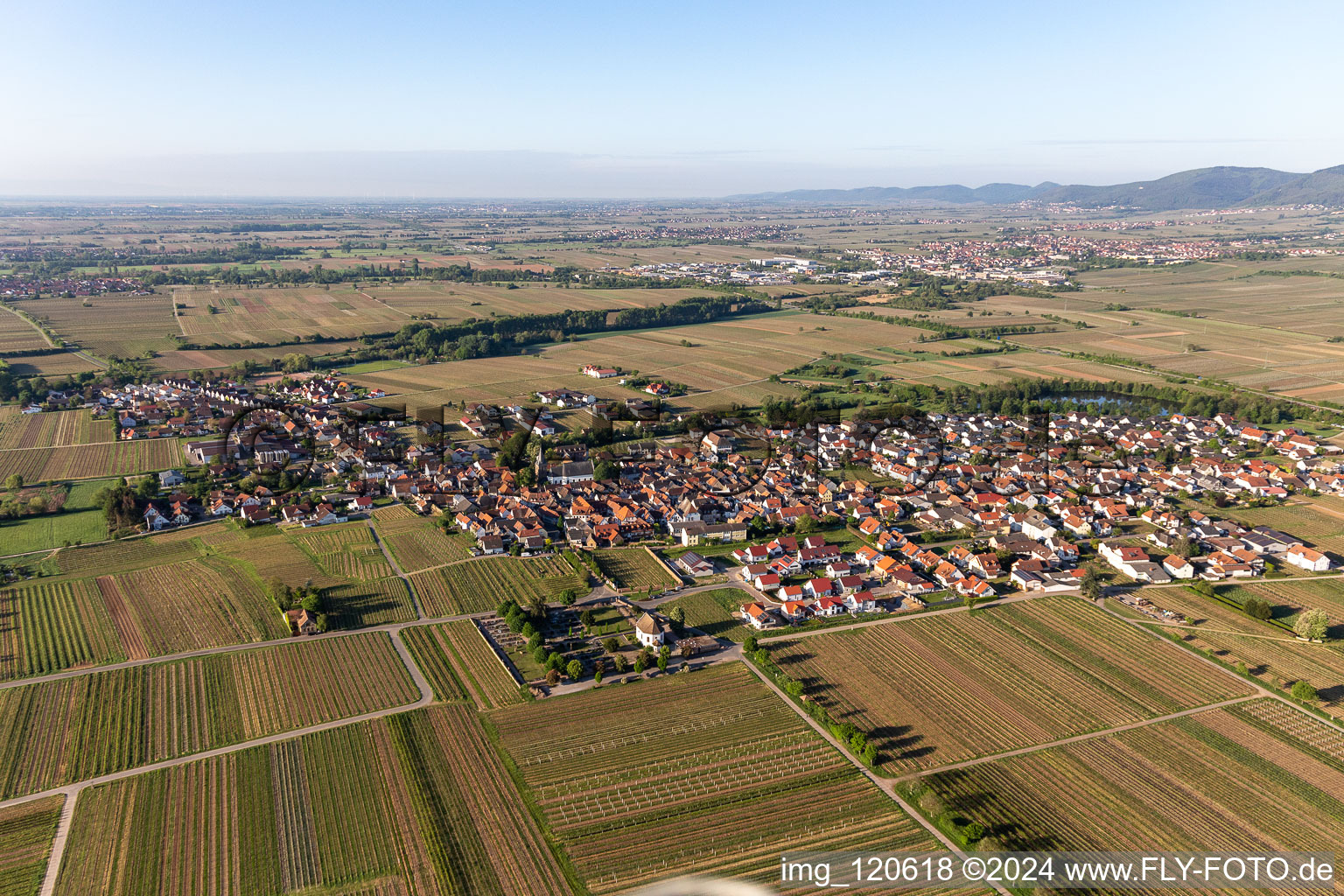 Enregistrement par drone de Kirrweiler dans le département Rhénanie-Palatinat, Allemagne