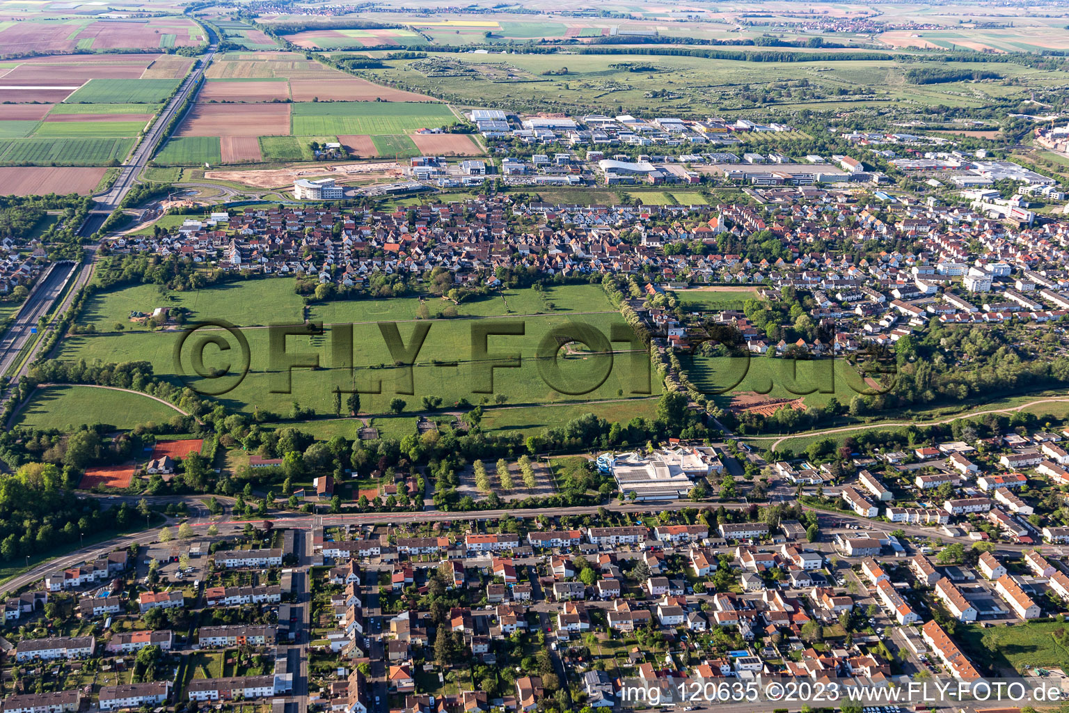 Quartier Queichheim in Landau in der Pfalz dans le département Rhénanie-Palatinat, Allemagne d'en haut