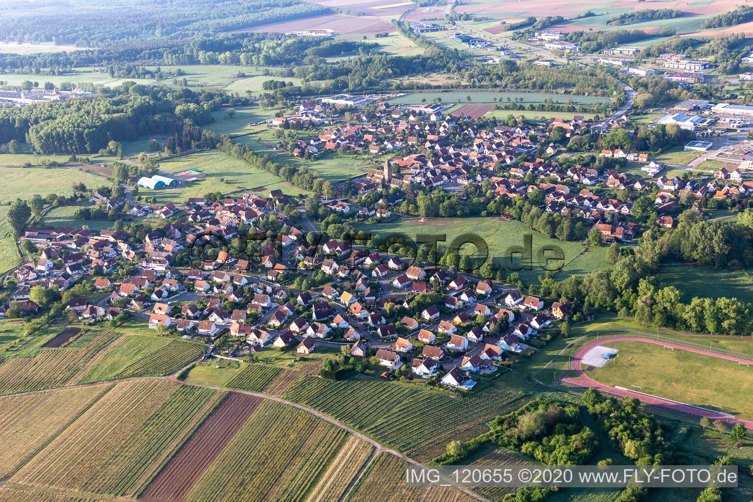 Altenstadt dans le département Bas Rhin, France du point de vue du drone