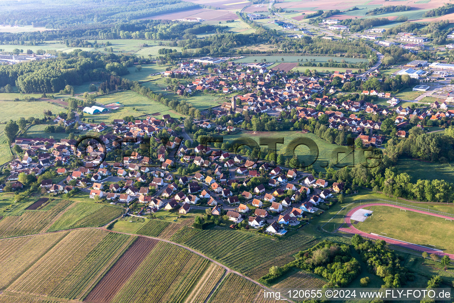 Altenstadt dans le département Bas Rhin, France du point de vue du drone