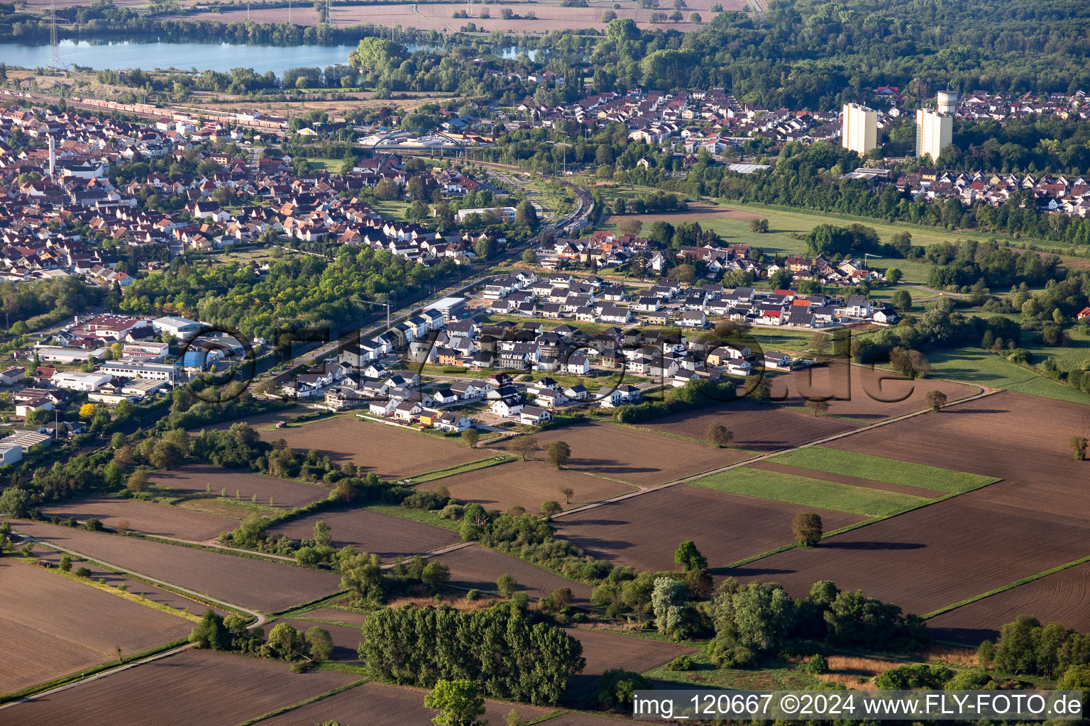 Vue aérienne de Nouvelle zone de développement à Wörth am Rhein dans le département Rhénanie-Palatinat, Allemagne