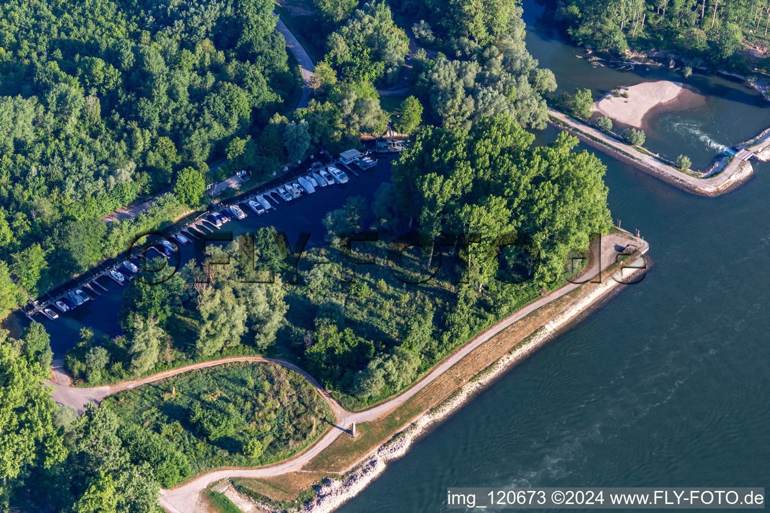 Vue aérienne de Vieux Rhin et Rheinschänke à Leimersheim dans le département Rhénanie-Palatinat, Allemagne