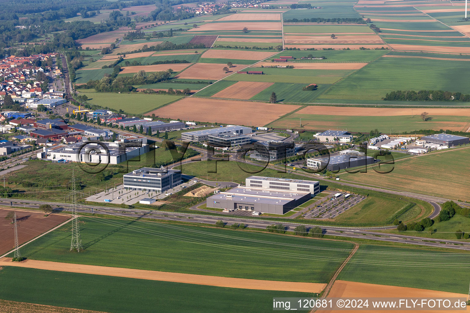 Vue aérienne de Zone industrielle du Nord à Rülzheim dans le département Rhénanie-Palatinat, Allemagne