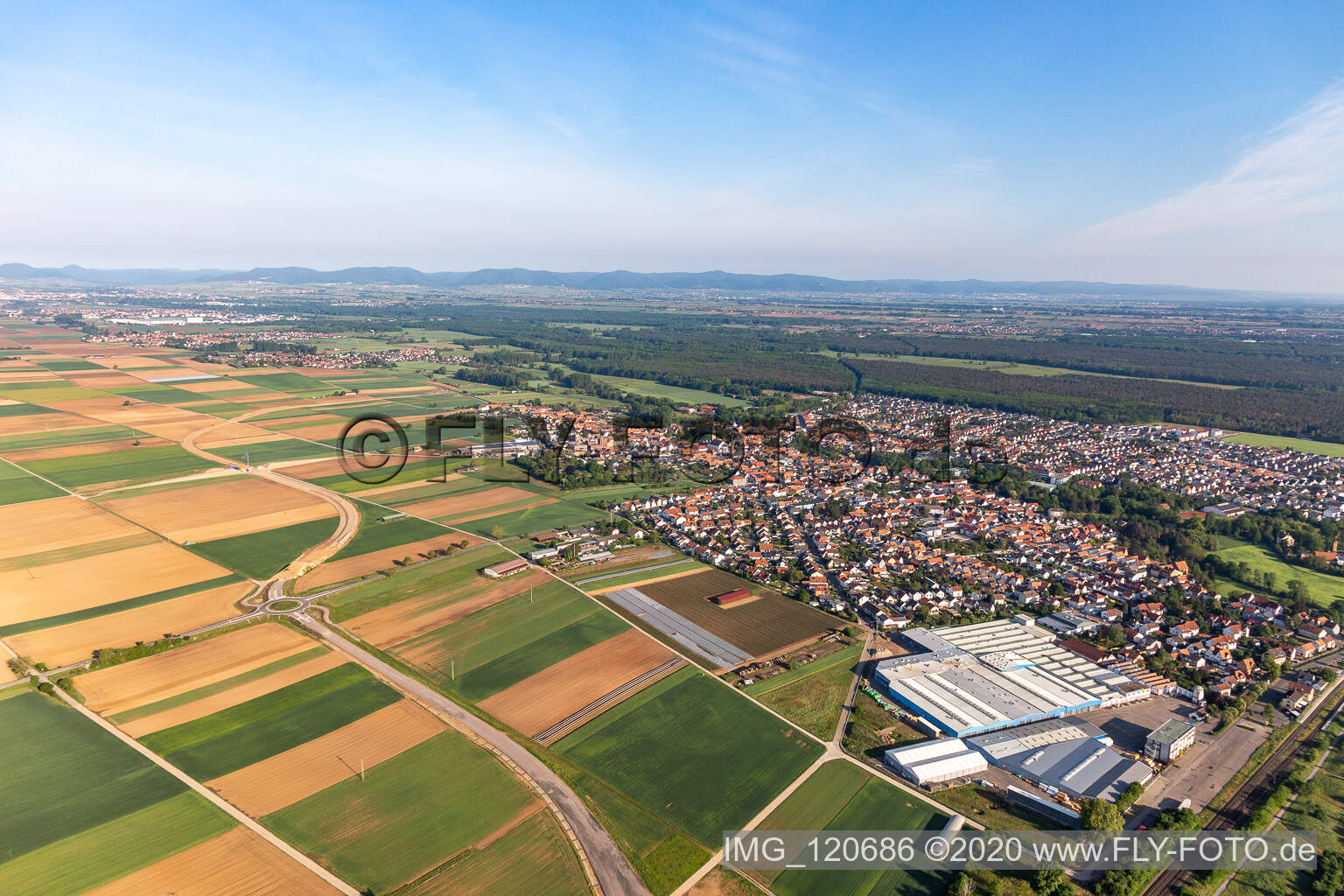 Bellheim dans le département Rhénanie-Palatinat, Allemagne vue du ciel