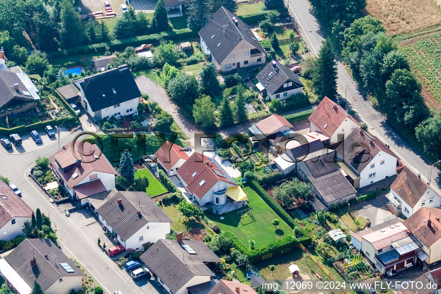 Vue d'oiseau de Quartier Gräfenhausen in Annweiler am Trifels dans le département Rhénanie-Palatinat, Allemagne