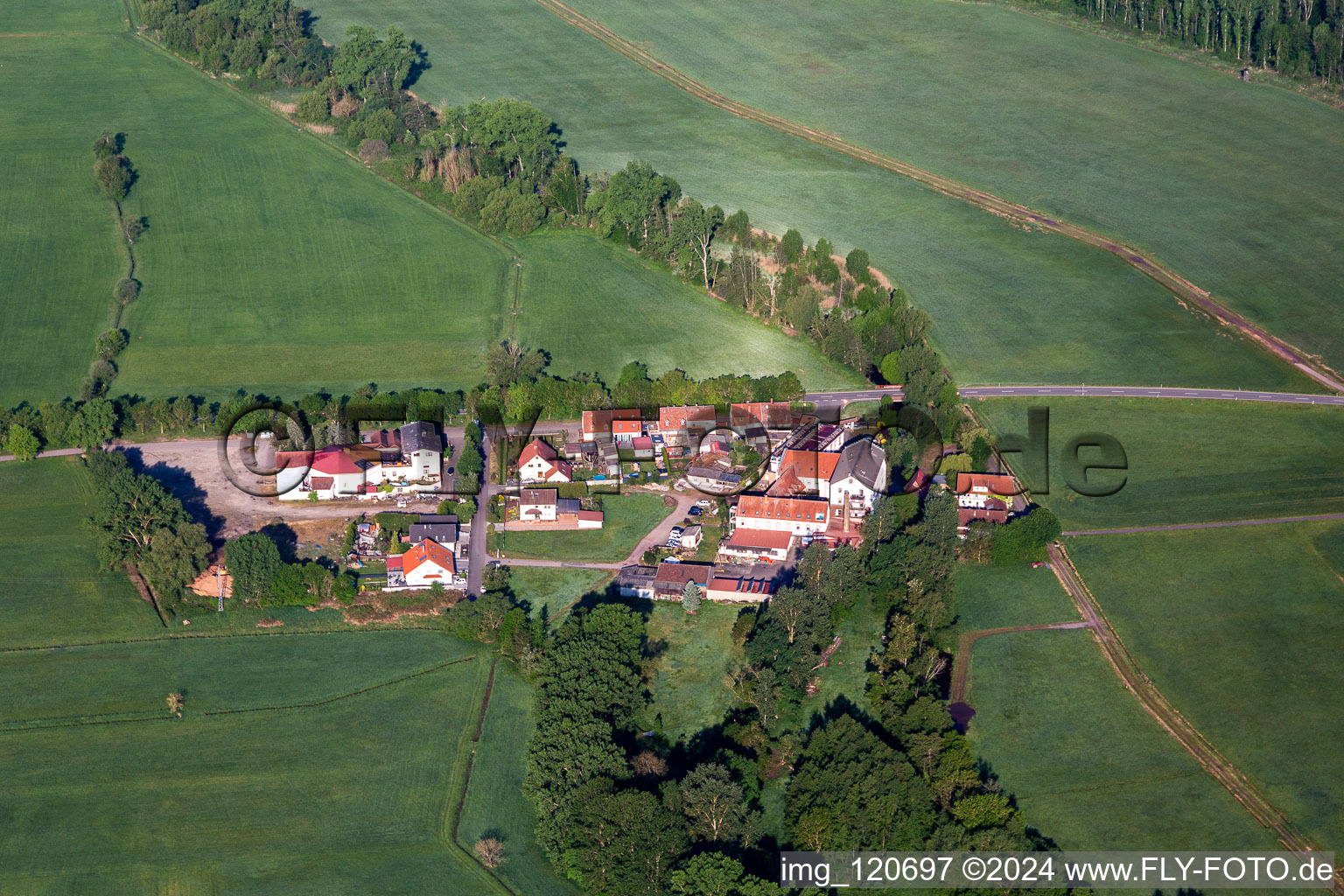 Vue aérienne de Neumühle à Offenbach an der Queich dans le département Rhénanie-Palatinat, Allemagne