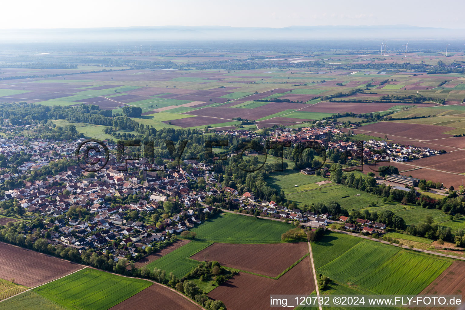 Quartier Billigheim in Billigheim-Ingenheim dans le département Rhénanie-Palatinat, Allemagne depuis l'avion