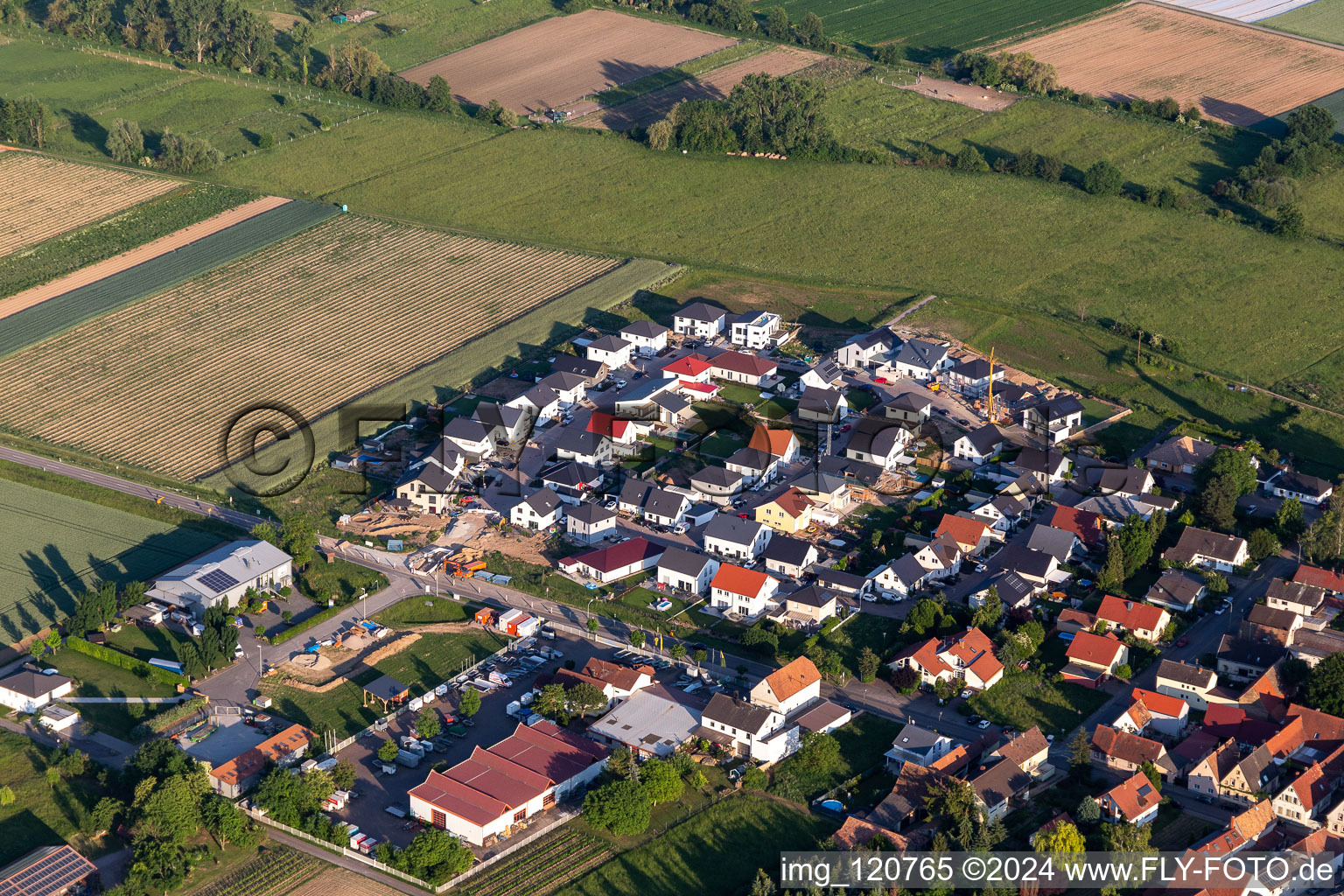 Vue d'oiseau de Altdorf dans le département Rhénanie-Palatinat, Allemagne