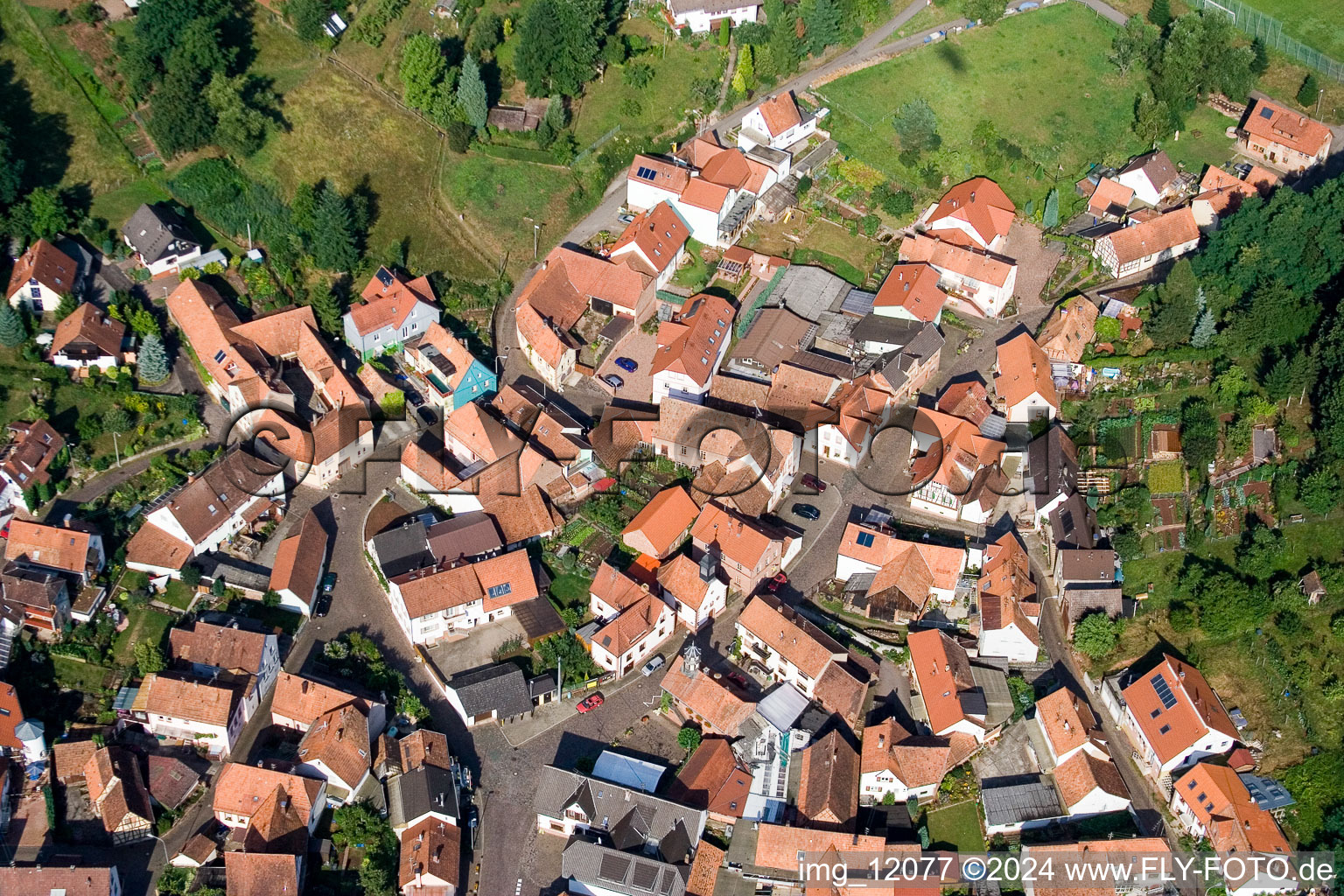 Quartier Gräfenhausen in Annweiler am Trifels dans le département Rhénanie-Palatinat, Allemagne vu d'un drone