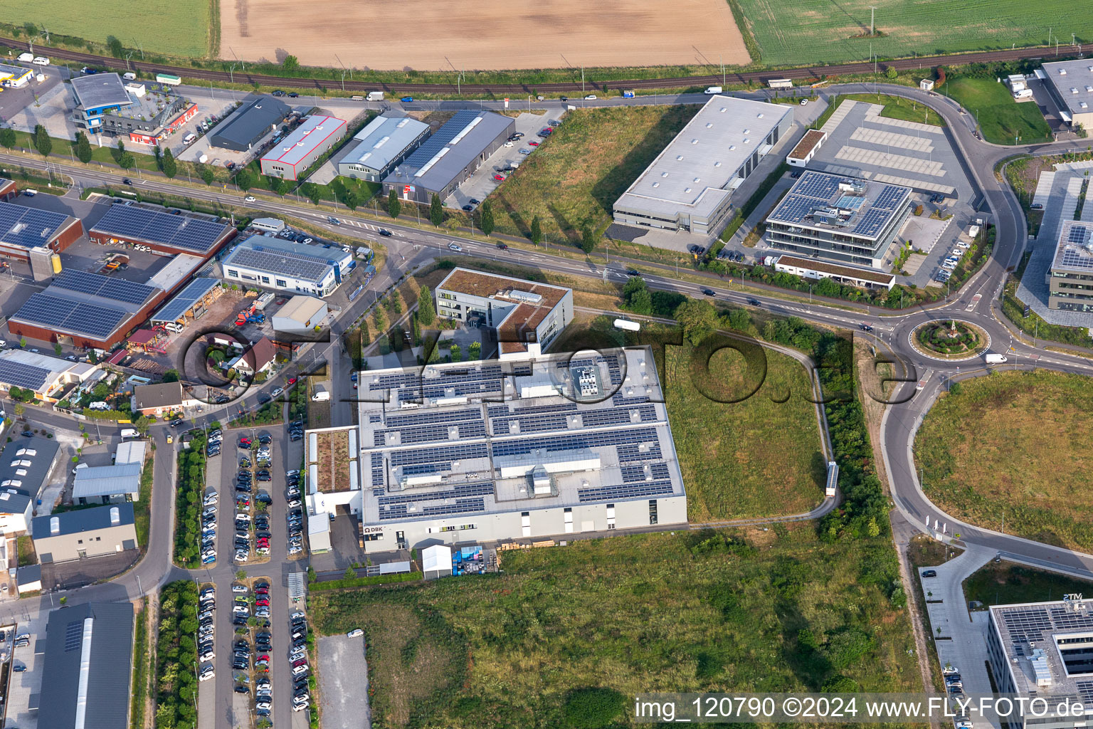 Vue aérienne de Zone industrielle et commerciale nord avec ITK Engineering GmbH, DBK David + Baader à Rülzheim dans le département Rhénanie-Palatinat, Allemagne