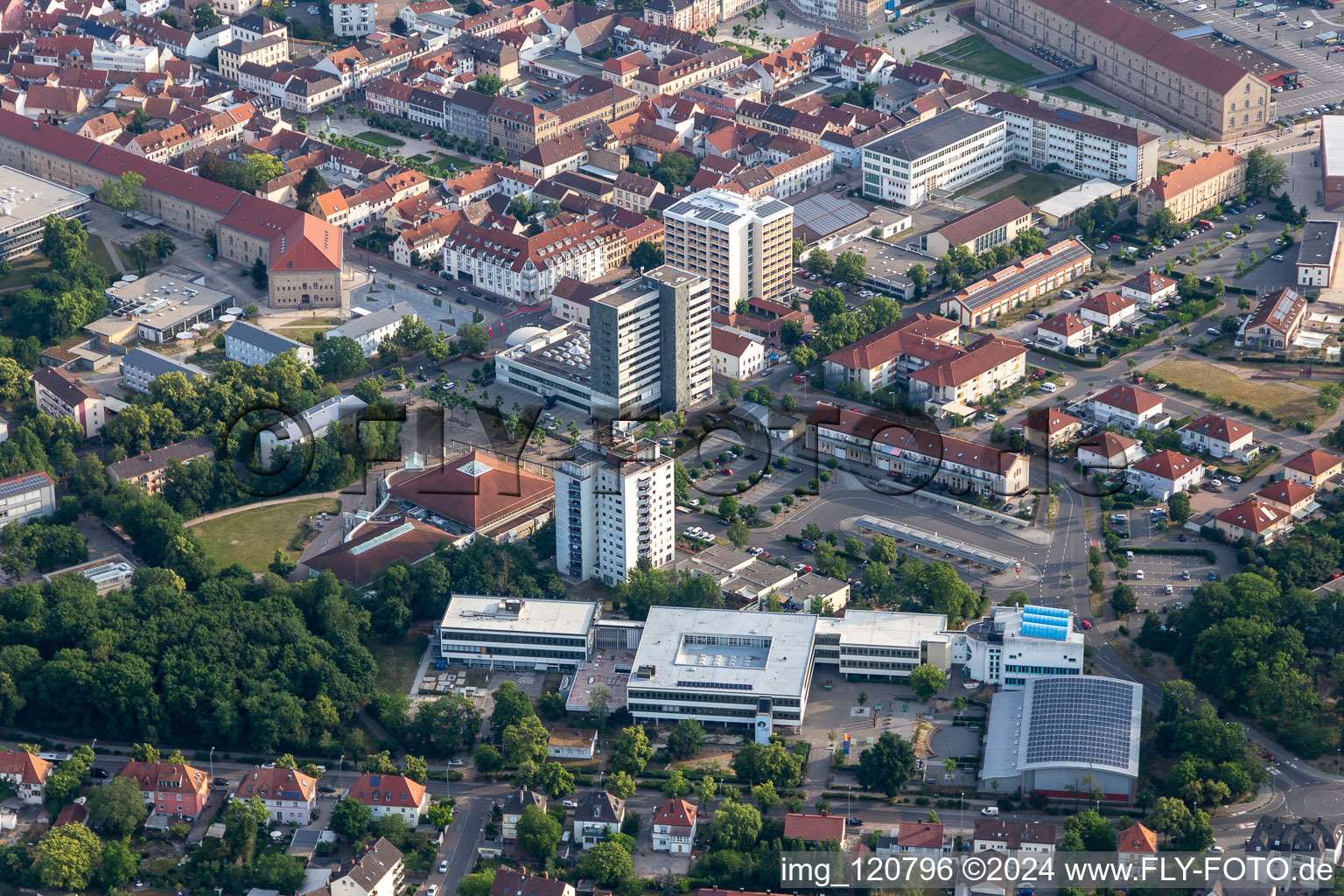 Vue aérienne de Lycée Goethe à Germersheim dans le département Rhénanie-Palatinat, Allemagne