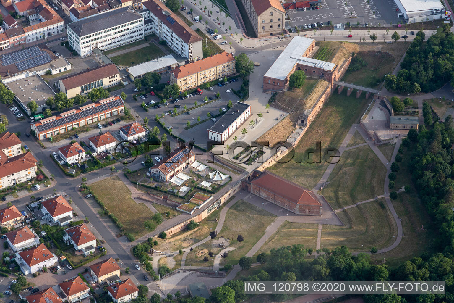 Vue aérienne de Parc municipal de Fronte Lamotte à Germersheim dans le département Rhénanie-Palatinat, Allemagne