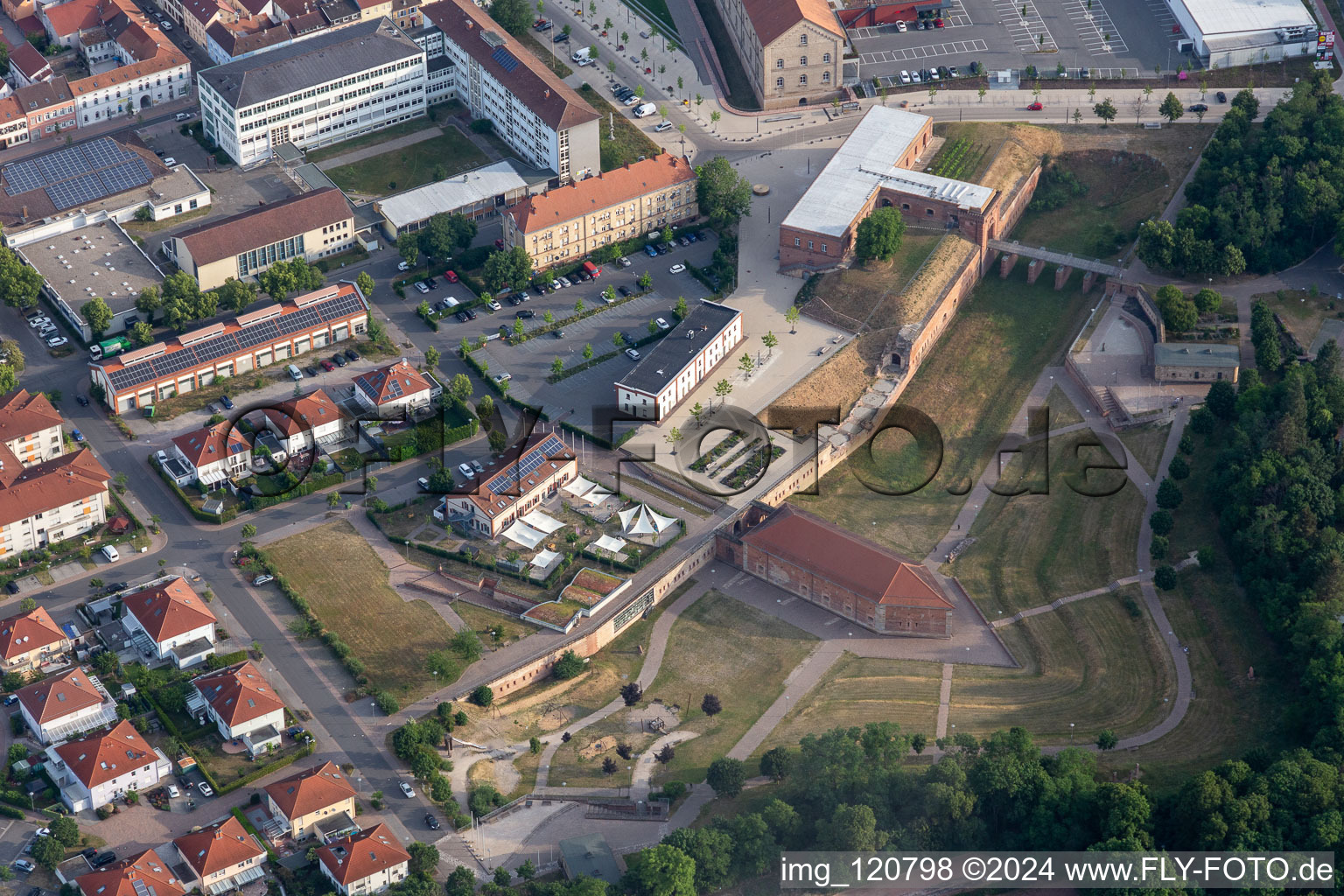 Vue aérienne de Parc municipal de Fronte Lamotte à Germersheim dans le département Rhénanie-Palatinat, Allemagne