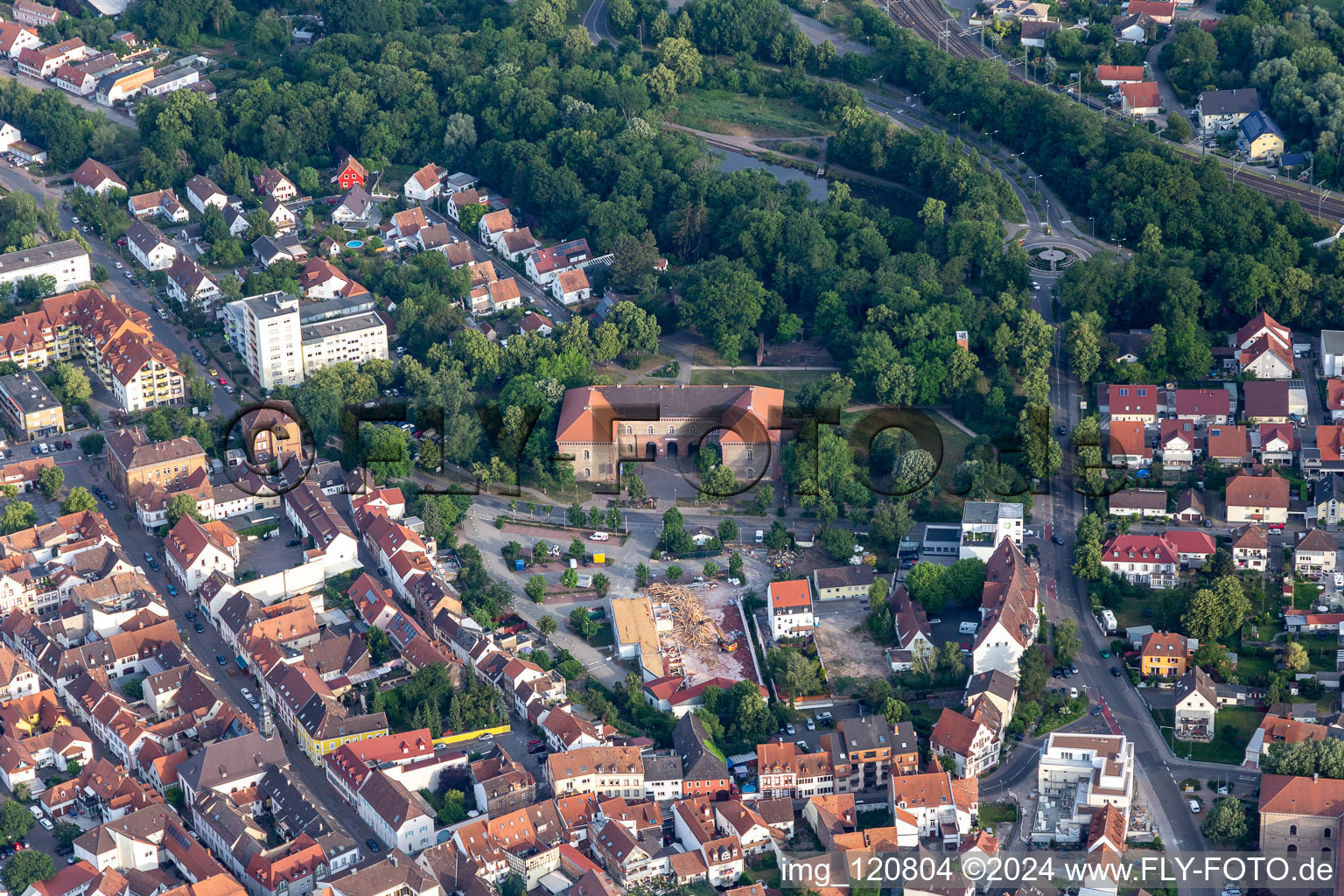 Vue aérienne de Porte Louis à Germersheim dans le département Rhénanie-Palatinat, Allemagne