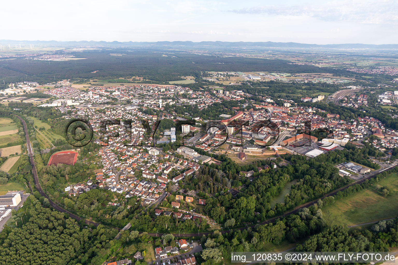 Vue aérienne de Centre-ville au centre-ville à Germersheim dans le département Rhénanie-Palatinat, Allemagne