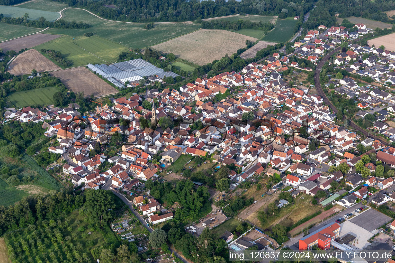 Enregistrement par drone de Quartier Sondernheim in Germersheim dans le département Rhénanie-Palatinat, Allemagne