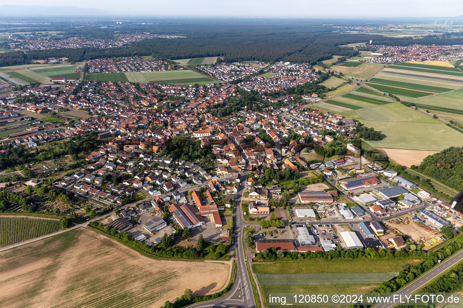 Vue oblique de Rheinzabern dans le département Rhénanie-Palatinat, Allemagne