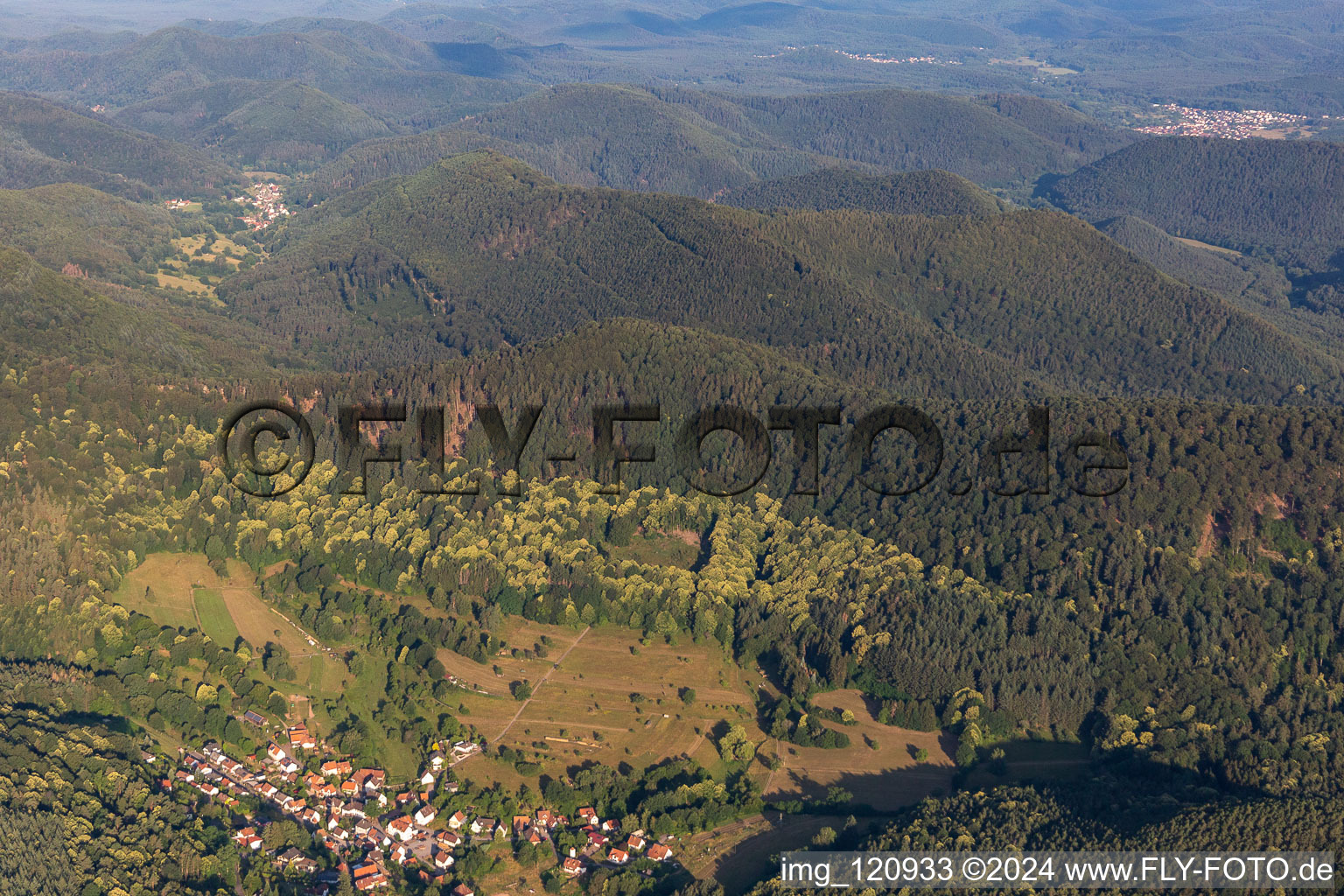 Vue oblique de Nothweiler dans le département Rhénanie-Palatinat, Allemagne