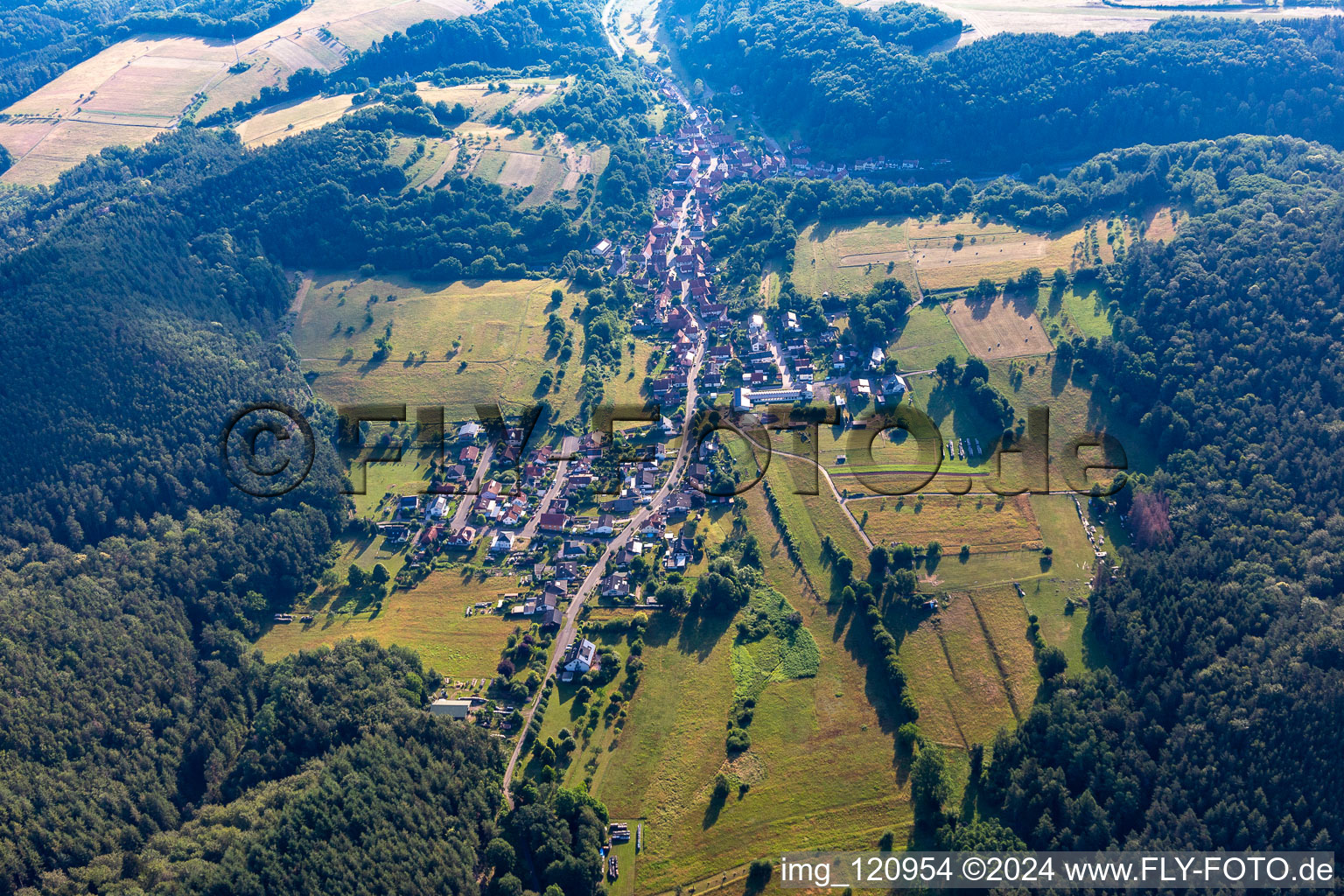 Rumbach dans le département Rhénanie-Palatinat, Allemagne depuis l'avion