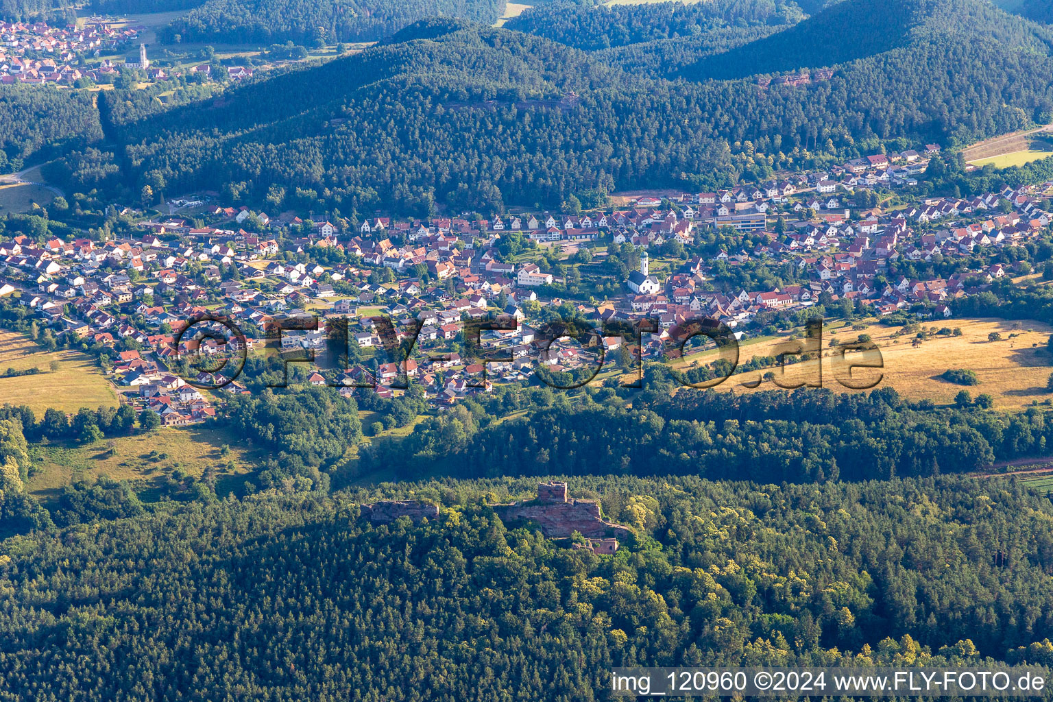 Vue aérienne de Drachenfels à Busenberg dans le département Rhénanie-Palatinat, Allemagne