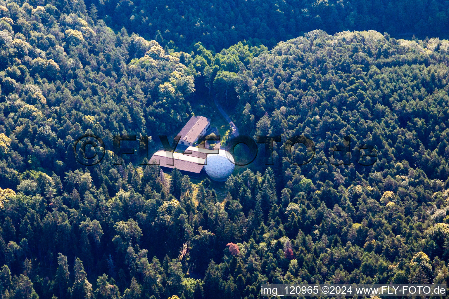 Vue aérienne de Station radar à Pleisweiler-Oberhofen dans le département Rhénanie-Palatinat, Allemagne