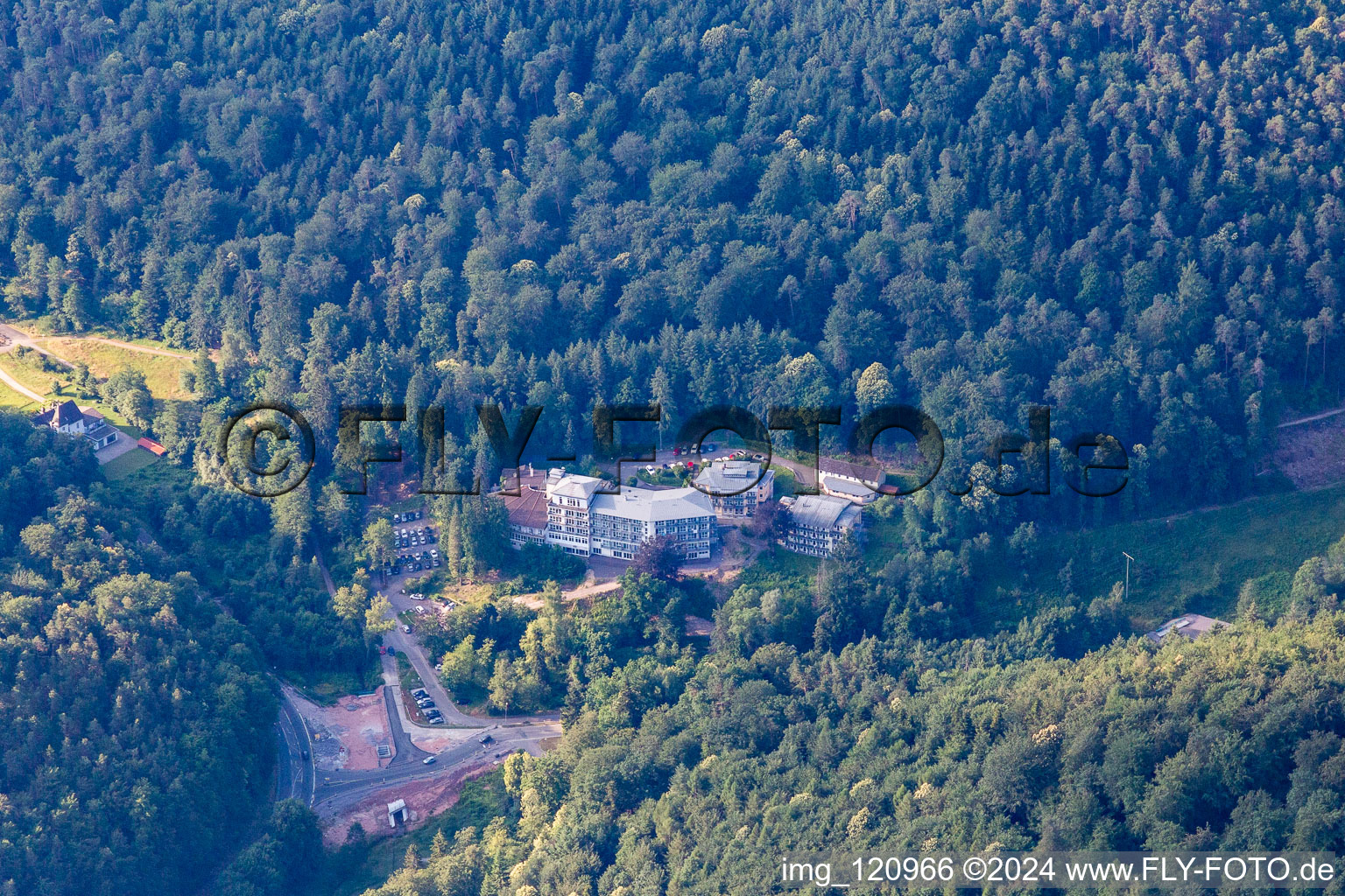 Vue aérienne de Clinique Celenus Park à Bad Bergzabern dans le département Rhénanie-Palatinat, Allemagne