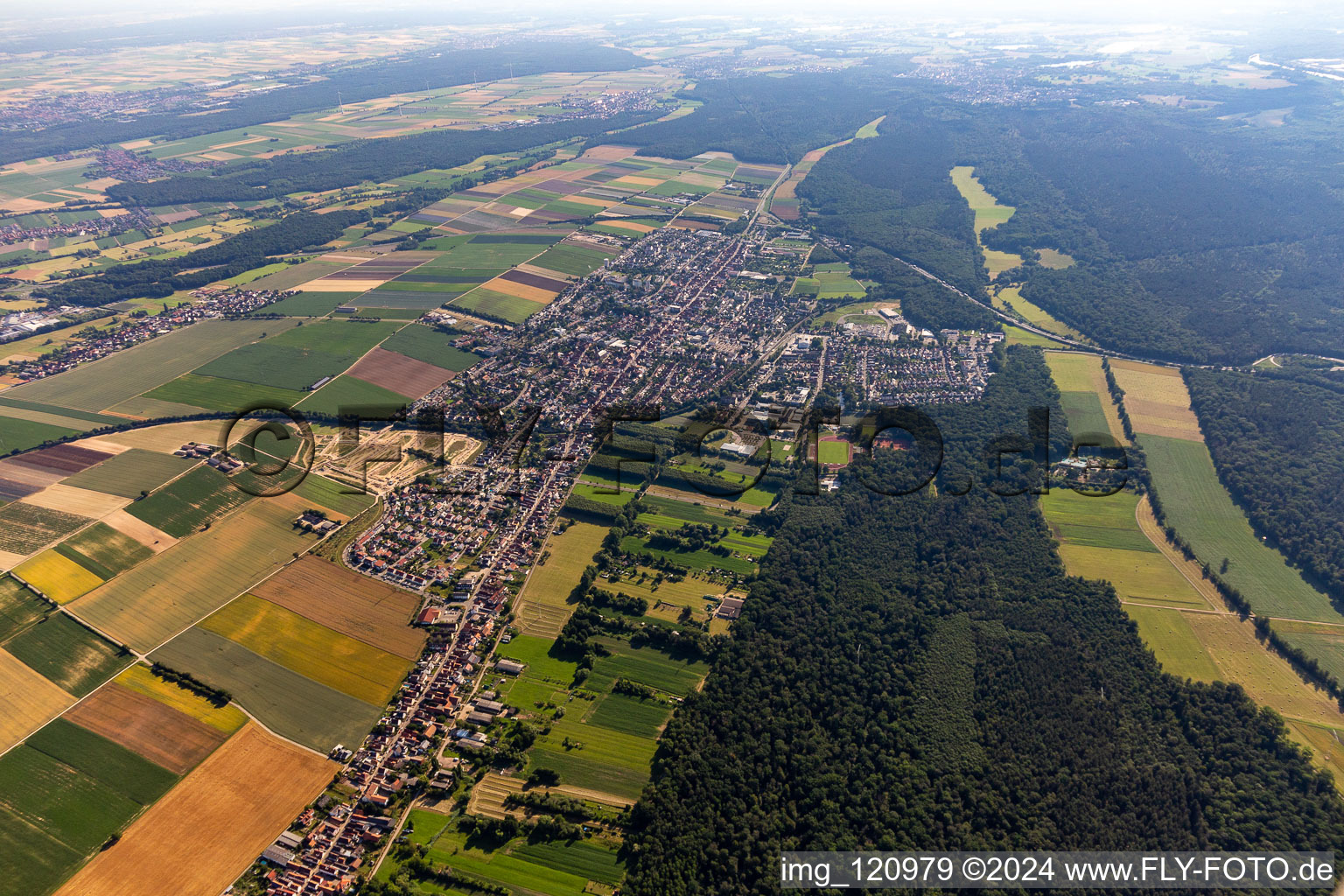 Kandel dans le département Rhénanie-Palatinat, Allemagne d'un drone