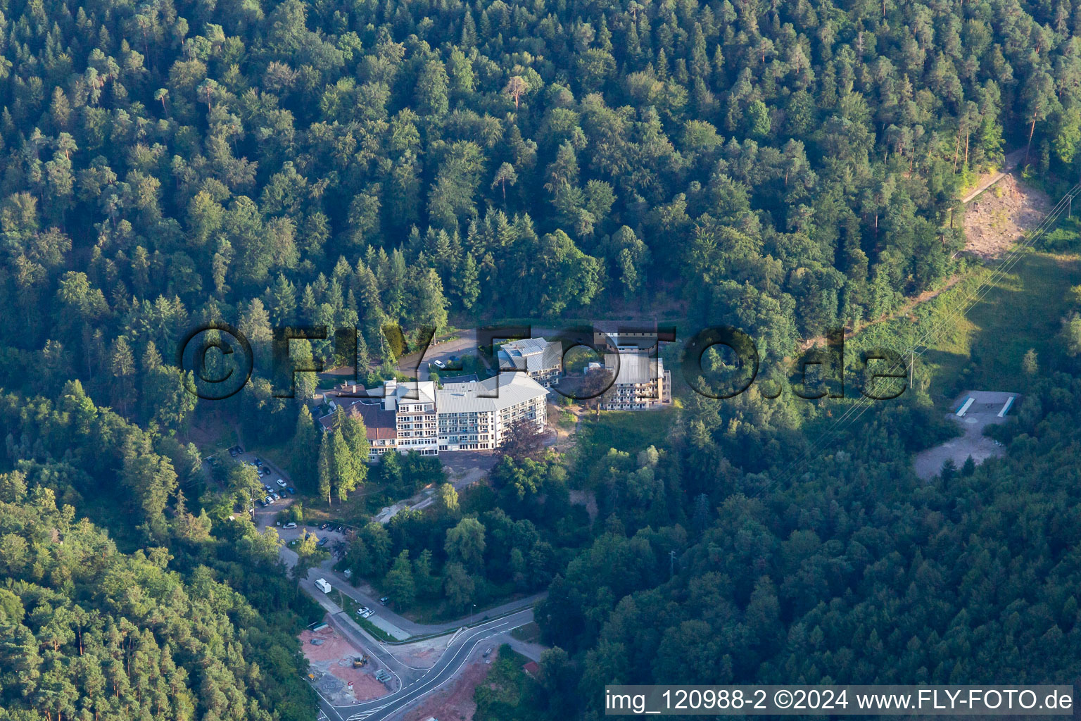 Vue oblique de Clinique Celenus Park à Bad Bergzabern dans le département Rhénanie-Palatinat, Allemagne