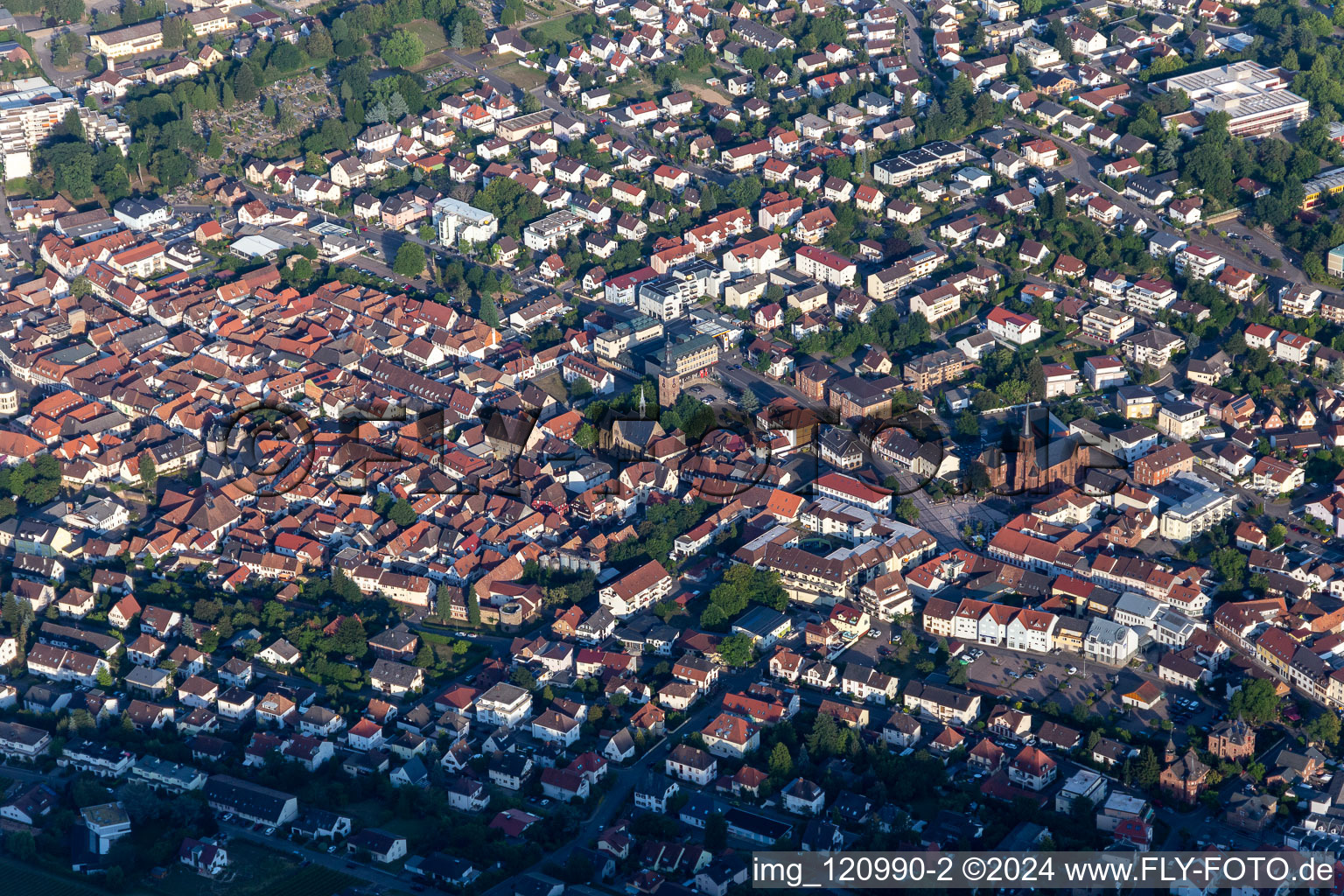 Bad Bergzabern dans le département Rhénanie-Palatinat, Allemagne depuis l'avion