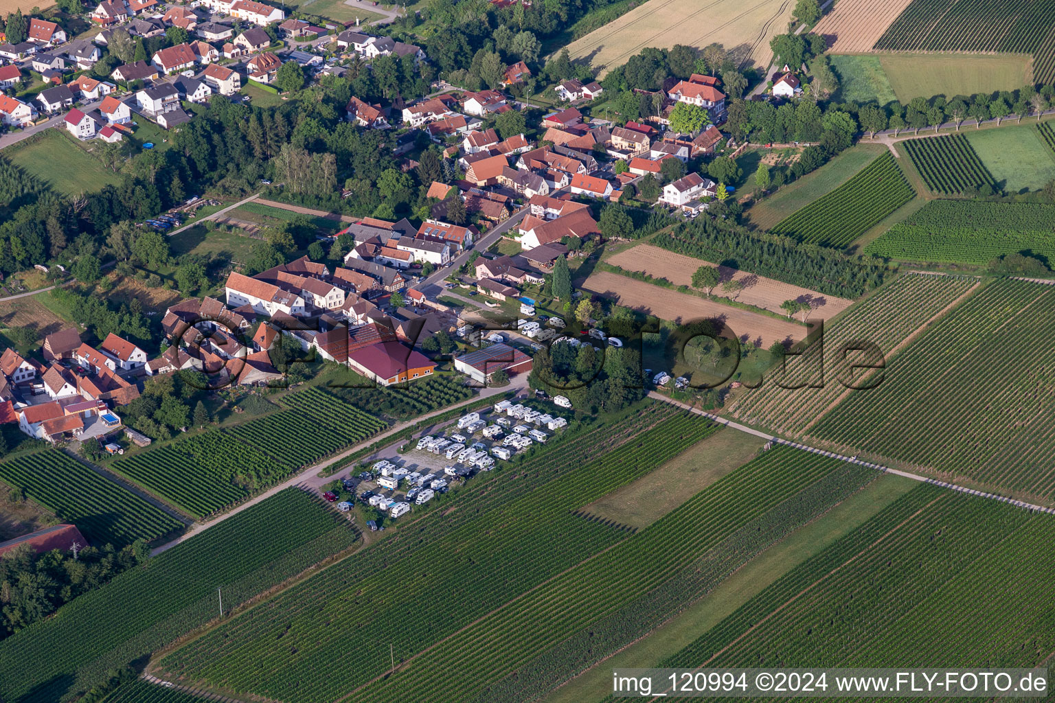 Vue aérienne de Stationnement camping-car à Dierbach dans le département Rhénanie-Palatinat, Allemagne