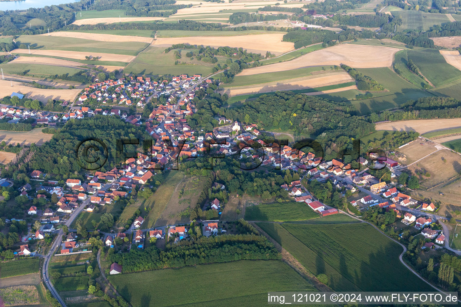 Image drone de Neewiller-près-Lauterbourg dans le département Bas Rhin, France