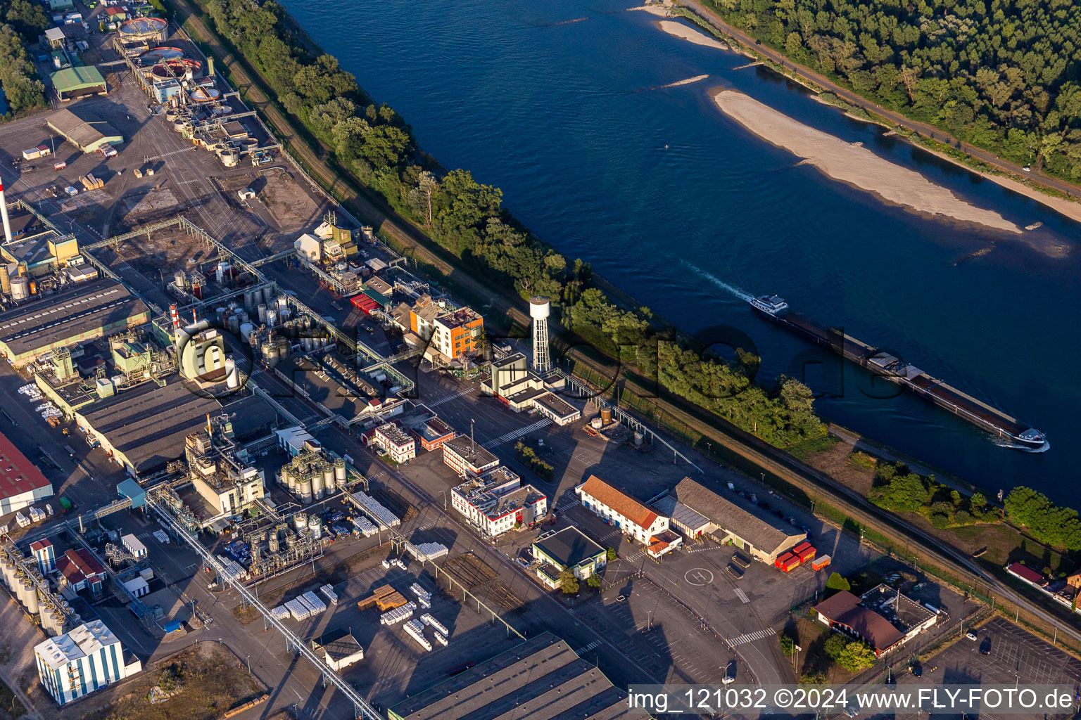 Vue aérienne de Additifs pour l'huile Evonik à Lauterbourg dans le département Bas Rhin, France