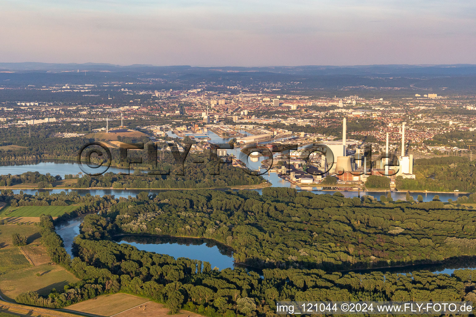 Vue aérienne de Fond d'or à Wörth am Rhein dans le département Rhénanie-Palatinat, Allemagne