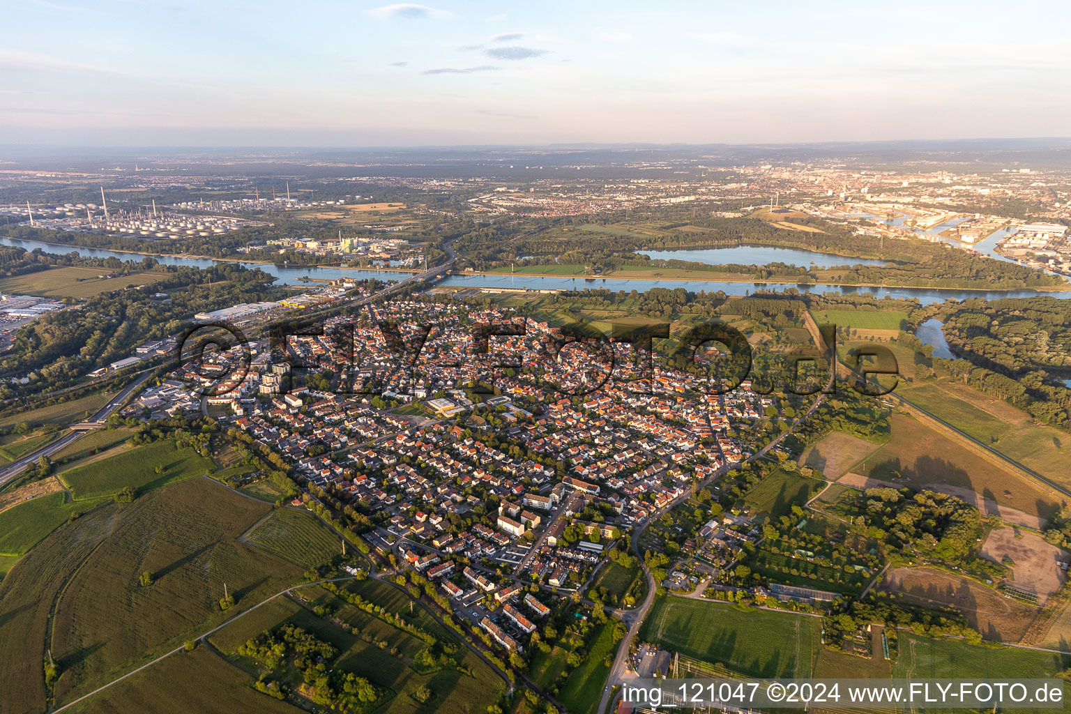 Quartier Maximiliansau in Wörth am Rhein dans le département Rhénanie-Palatinat, Allemagne d'un drone