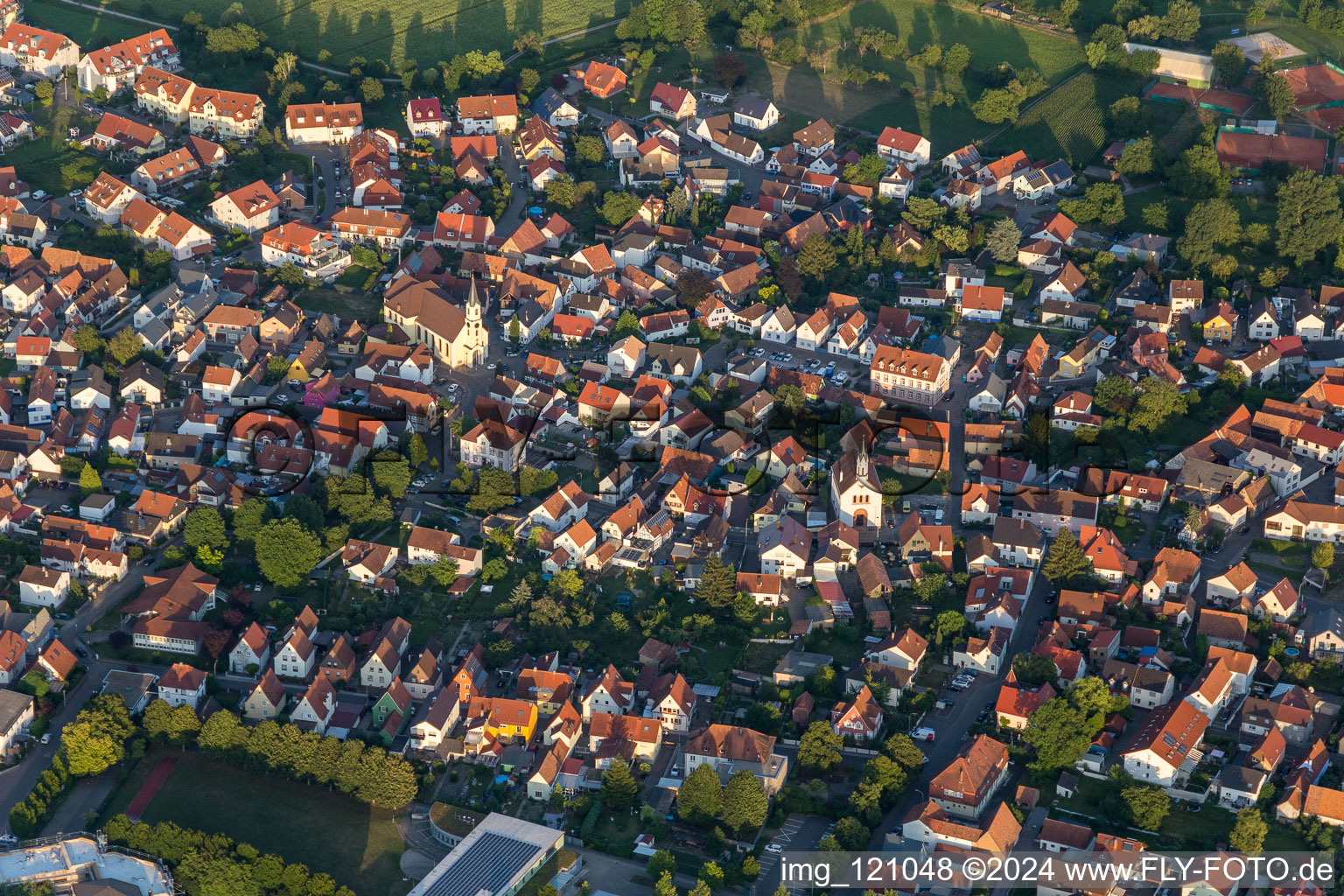 Quartier Maximiliansau in Wörth am Rhein dans le département Rhénanie-Palatinat, Allemagne vu d'un drone