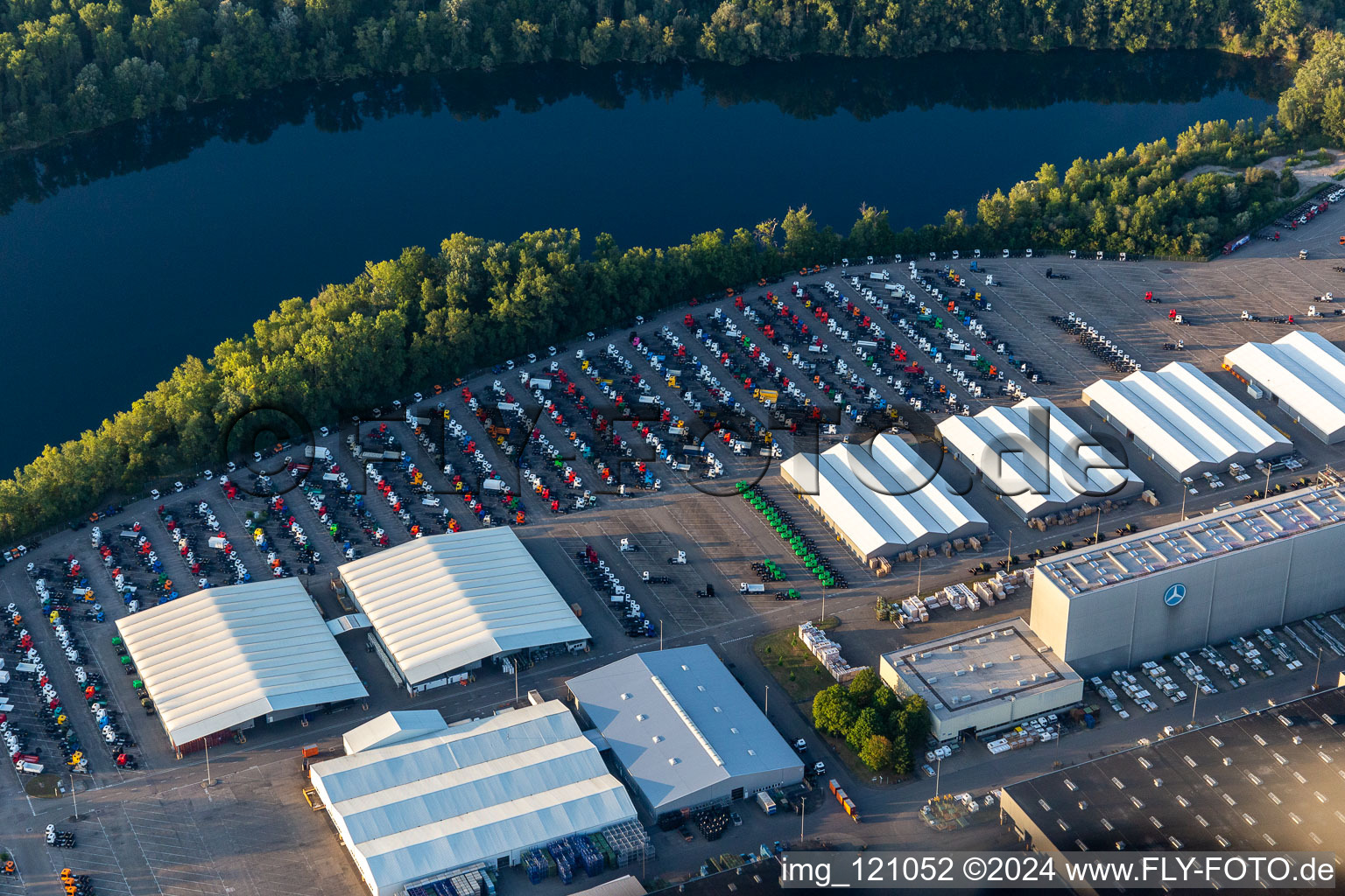 Vue oblique de Usine de camions Daimler à Wörth am Rhein dans le département Rhénanie-Palatinat, Allemagne