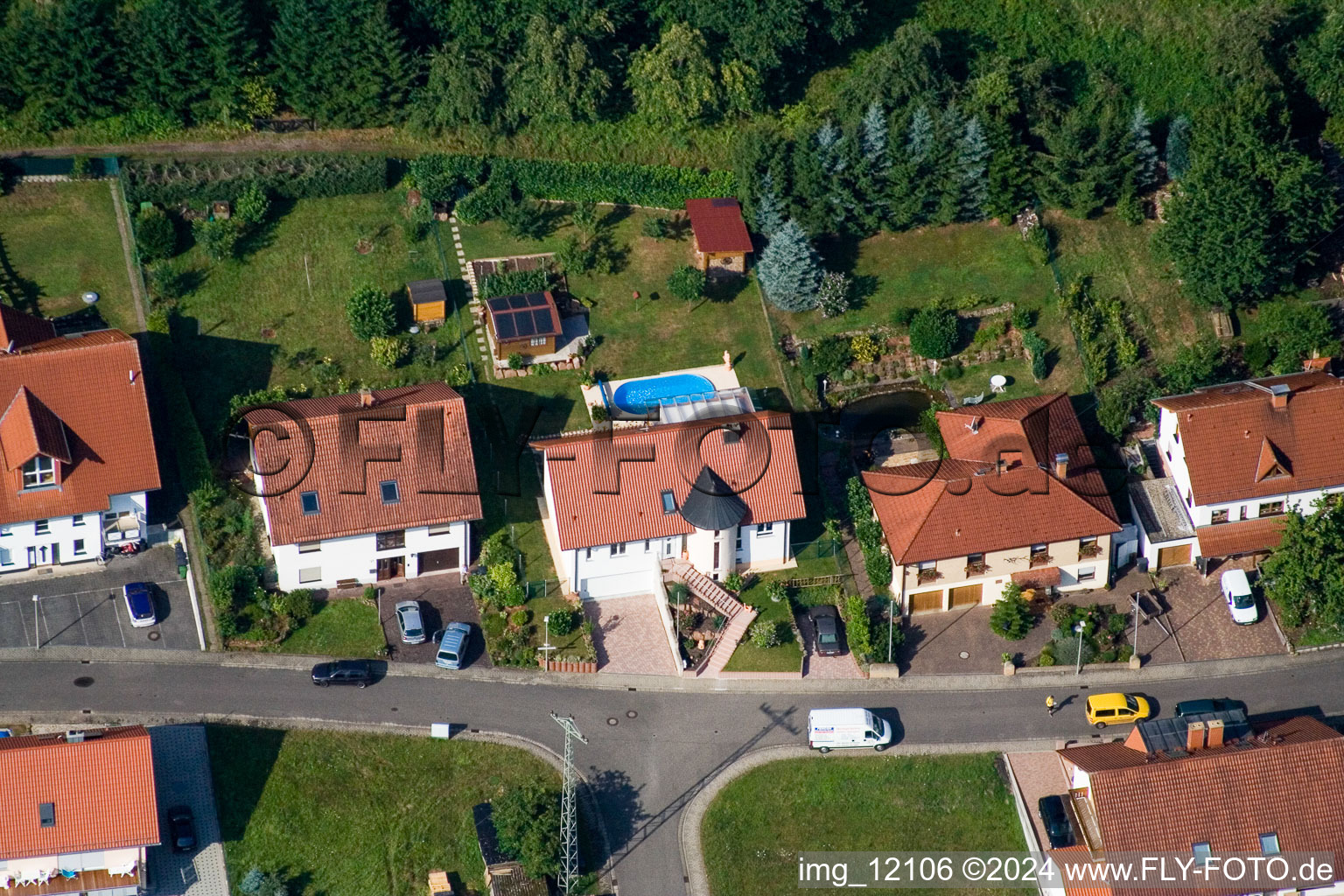 Vue d'oiseau de Eußerthal dans le département Rhénanie-Palatinat, Allemagne