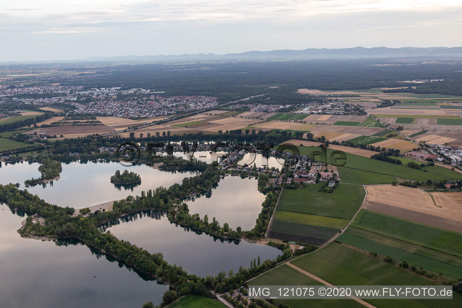 Vue aérienne de Lac d'Argent, lac de Biersieder, Binsfeld à Speyer dans le département Rhénanie-Palatinat, Allemagne