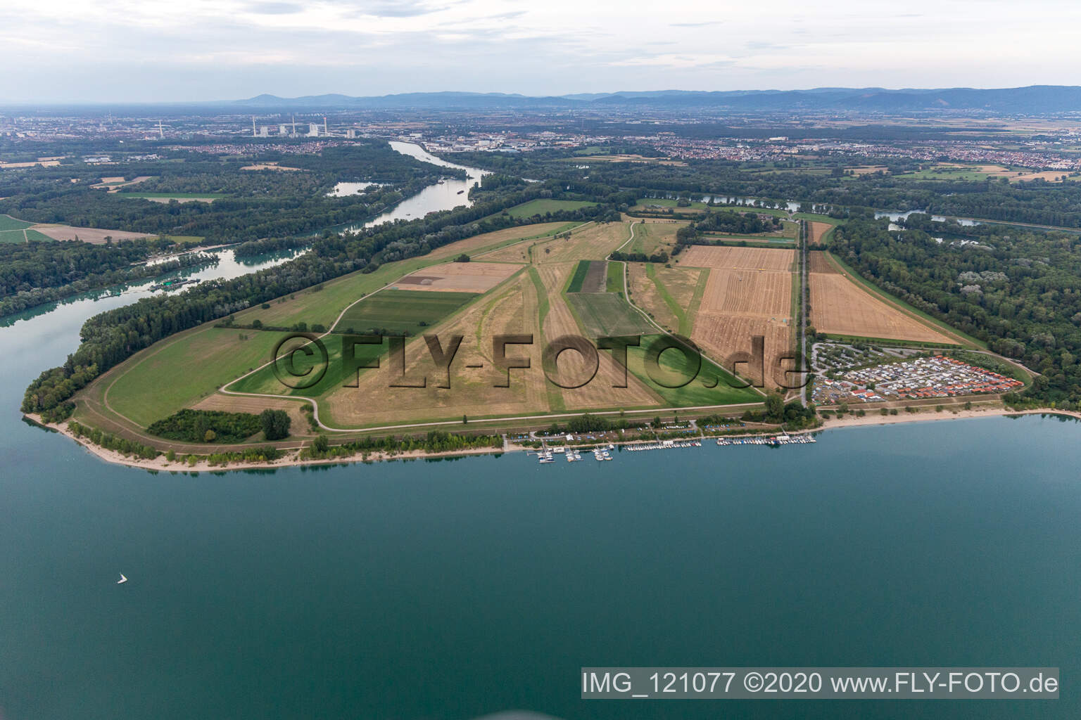 Vue aérienne de Lac Koller, île de Koller à Brühl dans le département Bade-Wurtemberg, Allemagne