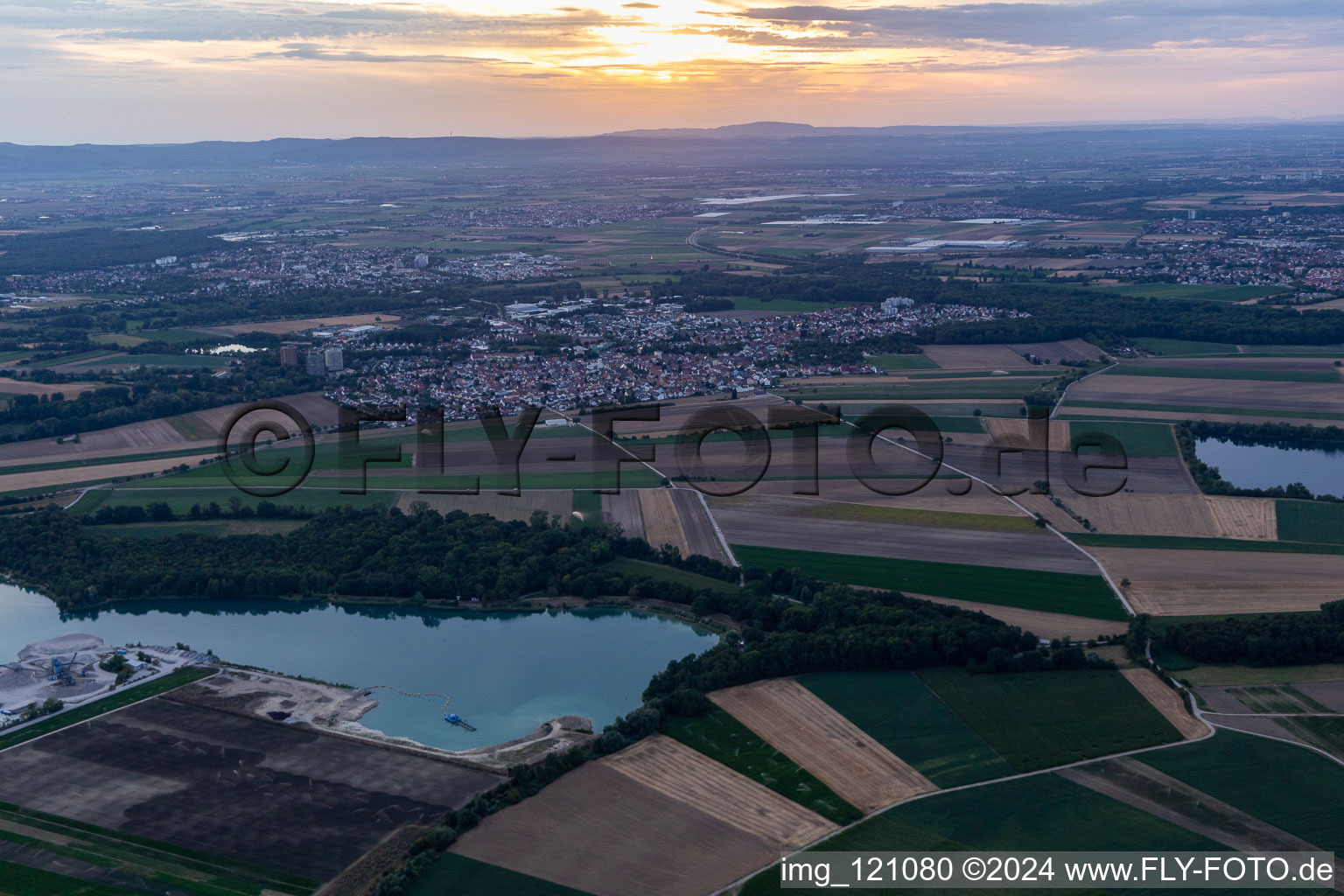 Neuhofen dans le département Rhénanie-Palatinat, Allemagne depuis l'avion