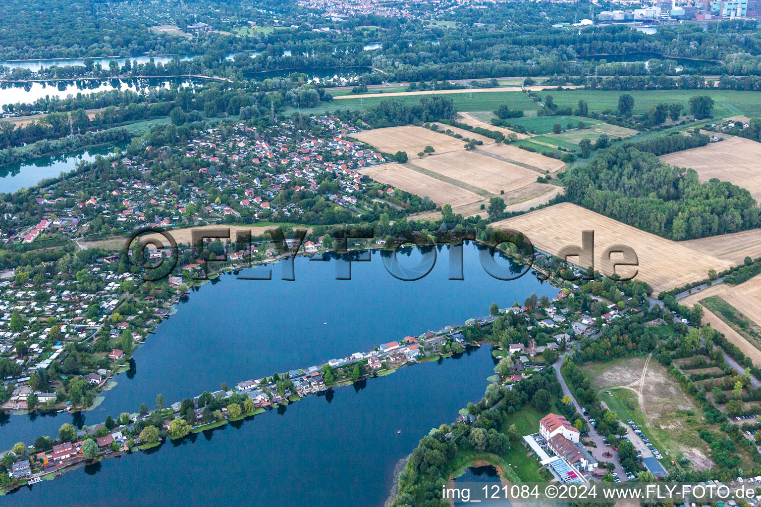 Vue aérienne de Adriatique bleue, étang aux cygnes à Altrip dans le département Rhénanie-Palatinat, Allemagne