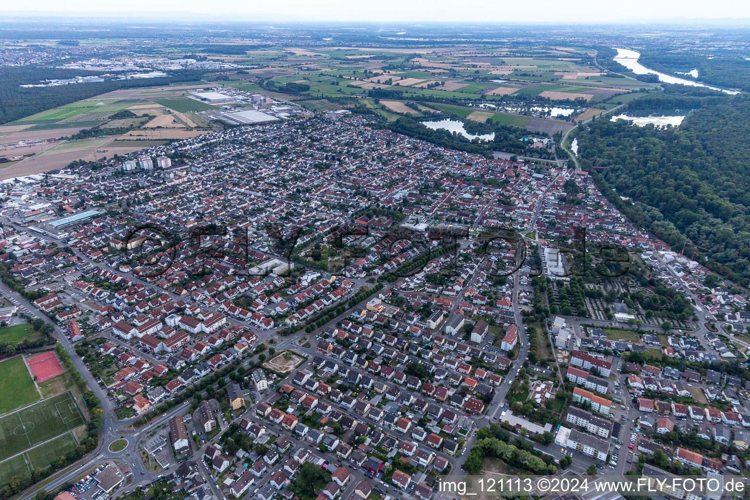 Enregistrement par drone de Ketsch dans le département Bade-Wurtemberg, Allemagne