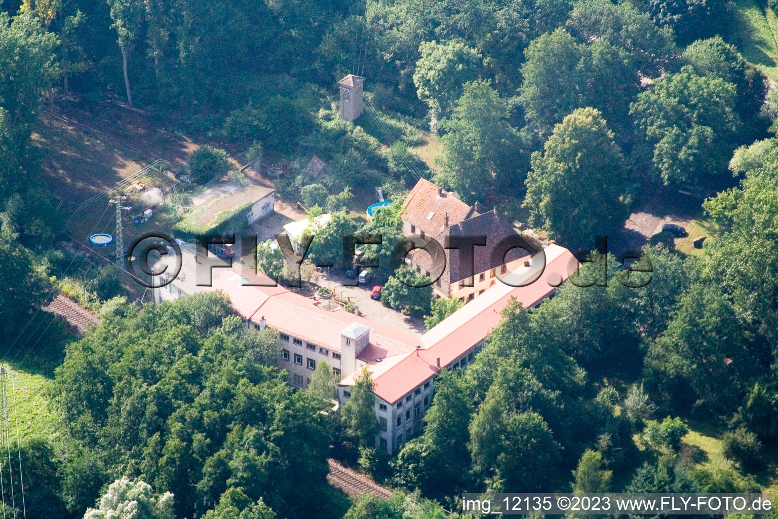 Vue aérienne de Bois & soleil à le quartier Queichhambach in Annweiler am Trifels dans le département Rhénanie-Palatinat, Allemagne