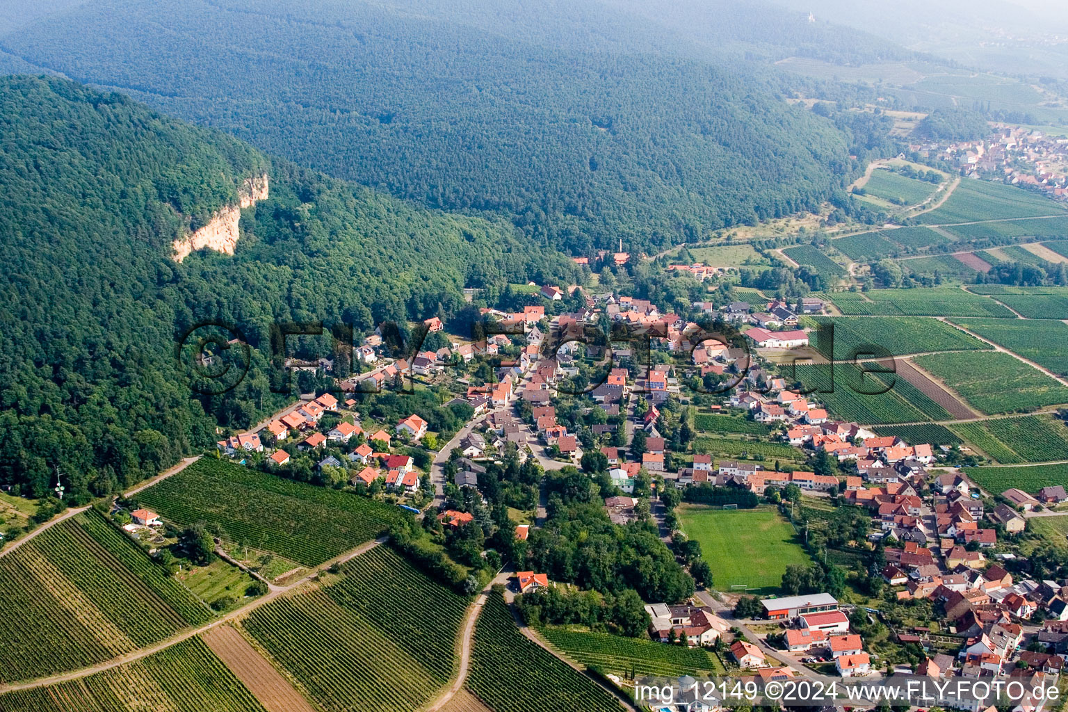 Vue aérienne de Champs agricoles et surfaces utilisables à Frankweiler dans le département Rhénanie-Palatinat, Allemagne