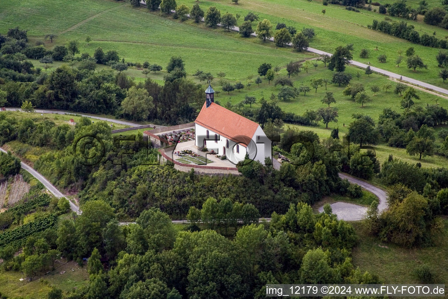 Vue oblique de Chapelle Chapelle Wurmlinger - Chapelle Saint-Rémi dans le quartier Rottenburg am Neckar à Tübingen à Rottenburg am Neckar dans le département Bade-Wurtemberg, Allemagne